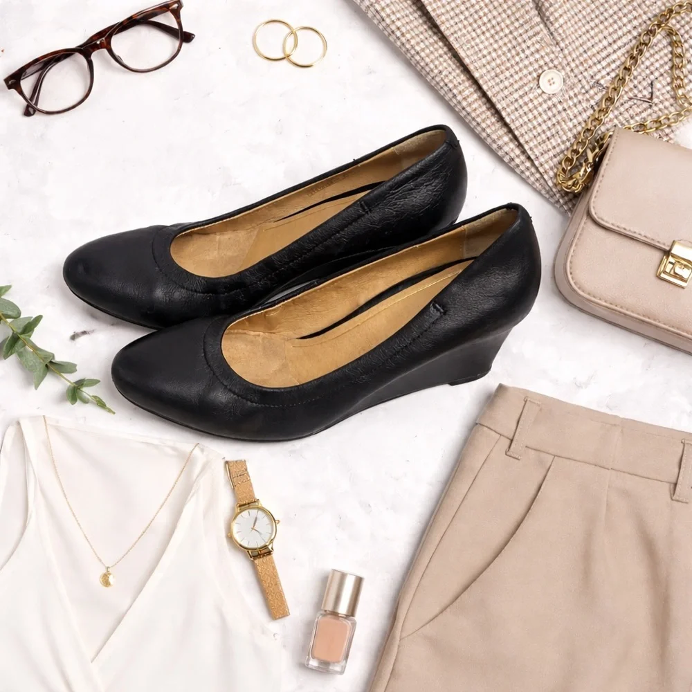 Vionic Black Leather Wedge Pumps